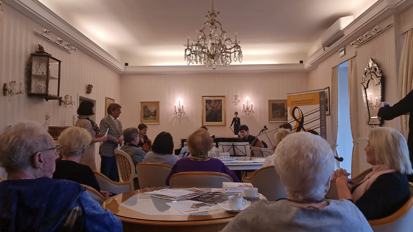 (c) Anca-Maria Cristescu