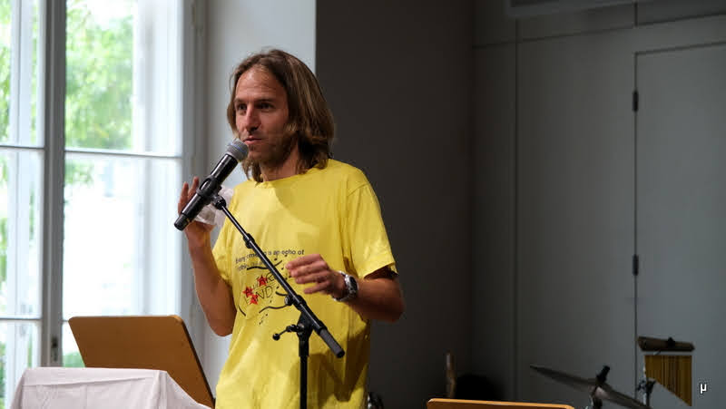 Foto von Bernhard Lengauer bei einer Ansprache