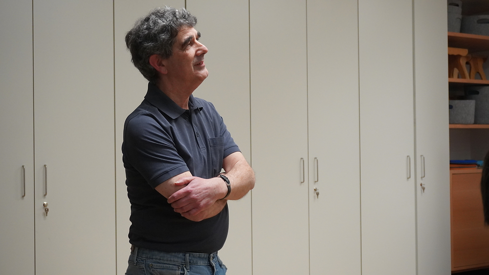 Man sieht Johann Bucher, den Vortragenden.