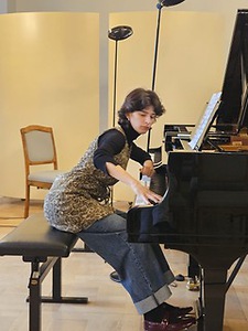 Zota Gossington am Klavier