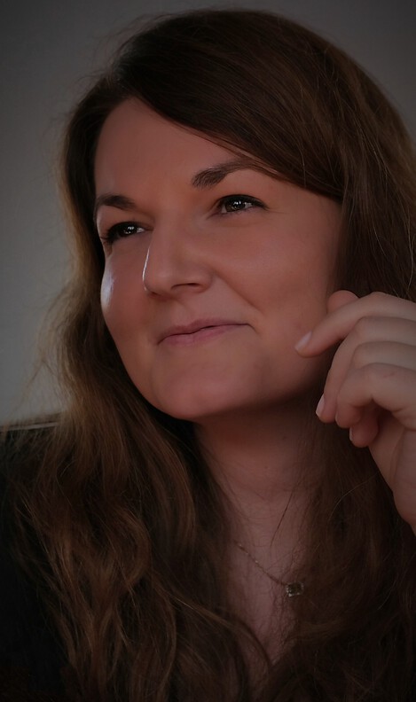 Portrait Foto Lisa Hacek