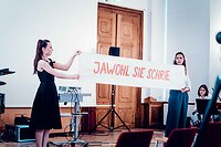 Elisabeth Oberdorfer, Mezzosopran und Heidrun Wurm, Klavier
Jawohl, sie schrie