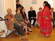 Walter Deutsch, Gerlinde Haid (1943-2012), Ursula Hemetek, Ruža Nikolić-Lakatos (1945-2022) singt für drei Generationen Institutsleitungen im Kroatischen Zentrum zum 50. Geburtstag von Ursula Hemetek (2006). © Peter Tyran