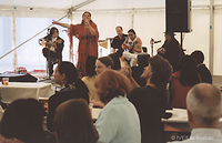 Ruža Nikolić-Lakatos (1945-2022) singt bei der 39th ICTM WORLD CONFERENCE, Wien, 4-11 Juli (2007). © Lisl Waltner