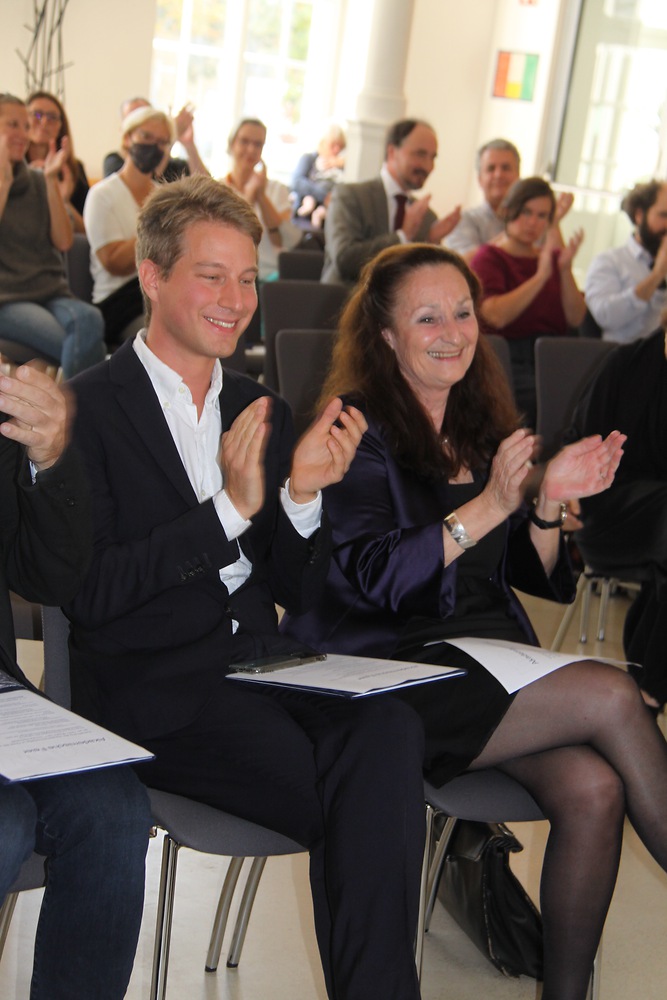 Marko Kölbl, Phd, Leiter des Instituts für Volksmusikforschung und Ethnomusikologie und Laureatin a.o. Univ.-Prof.in Dr.in Ursula Hemetek_© Petar Tyran