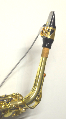 Sensor-reed on saxophone mouthpiece