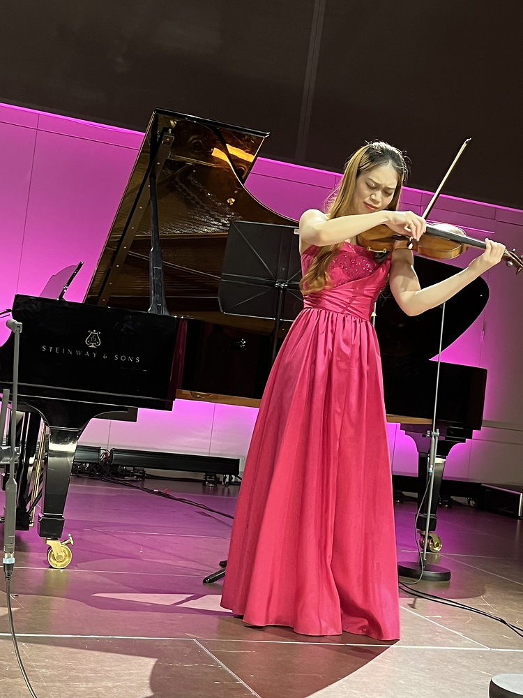 (c) Fritz Kreisler Institut für Konzertfach Streichinstrumente, Gitarre und Harfe