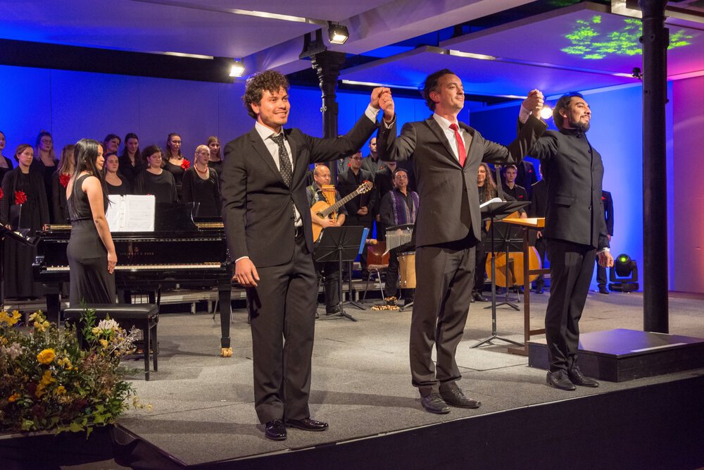 Der Dirigent Roger Diaz Cajamarca und die Solisten Julian Henao Gonzales und Kirlianit Cortés wurden laut bejubelt.